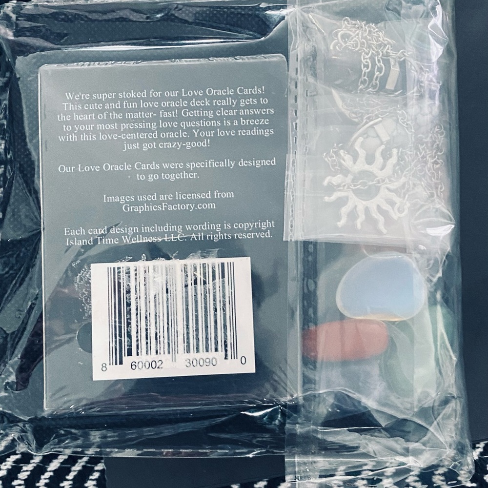 Brand new Love oracle tarot cards with accessories